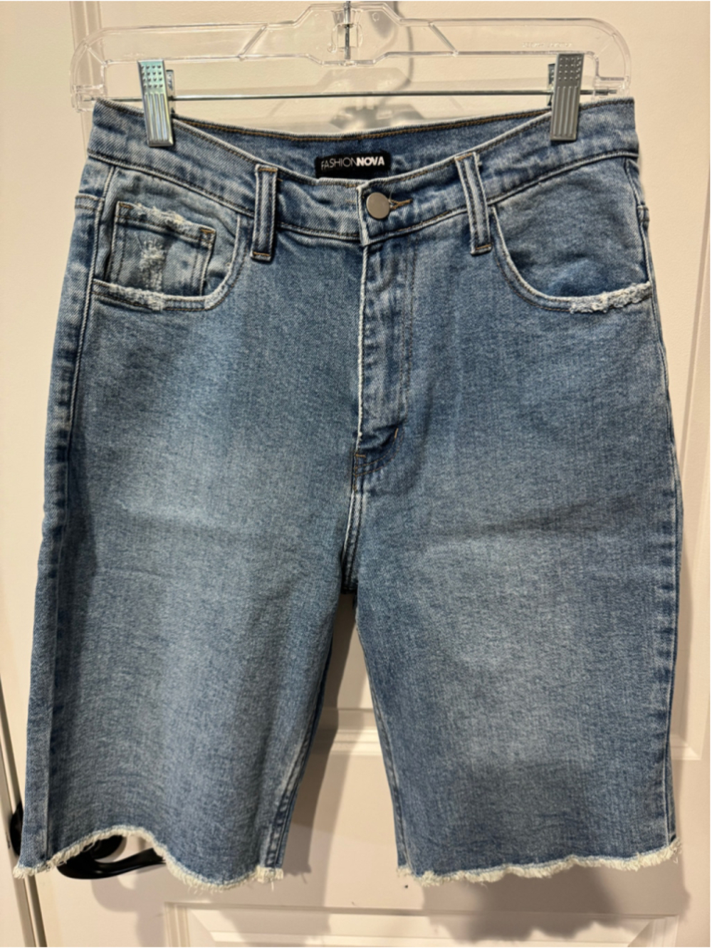Women's Fashion Nova Blue Jean Bermuda Raw Hem Distressed Shorts Size 7/28